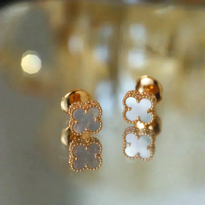 [Zalyn Jewelry ]CLOVER MINI 9.5MM WHITE MOP EARRINGS