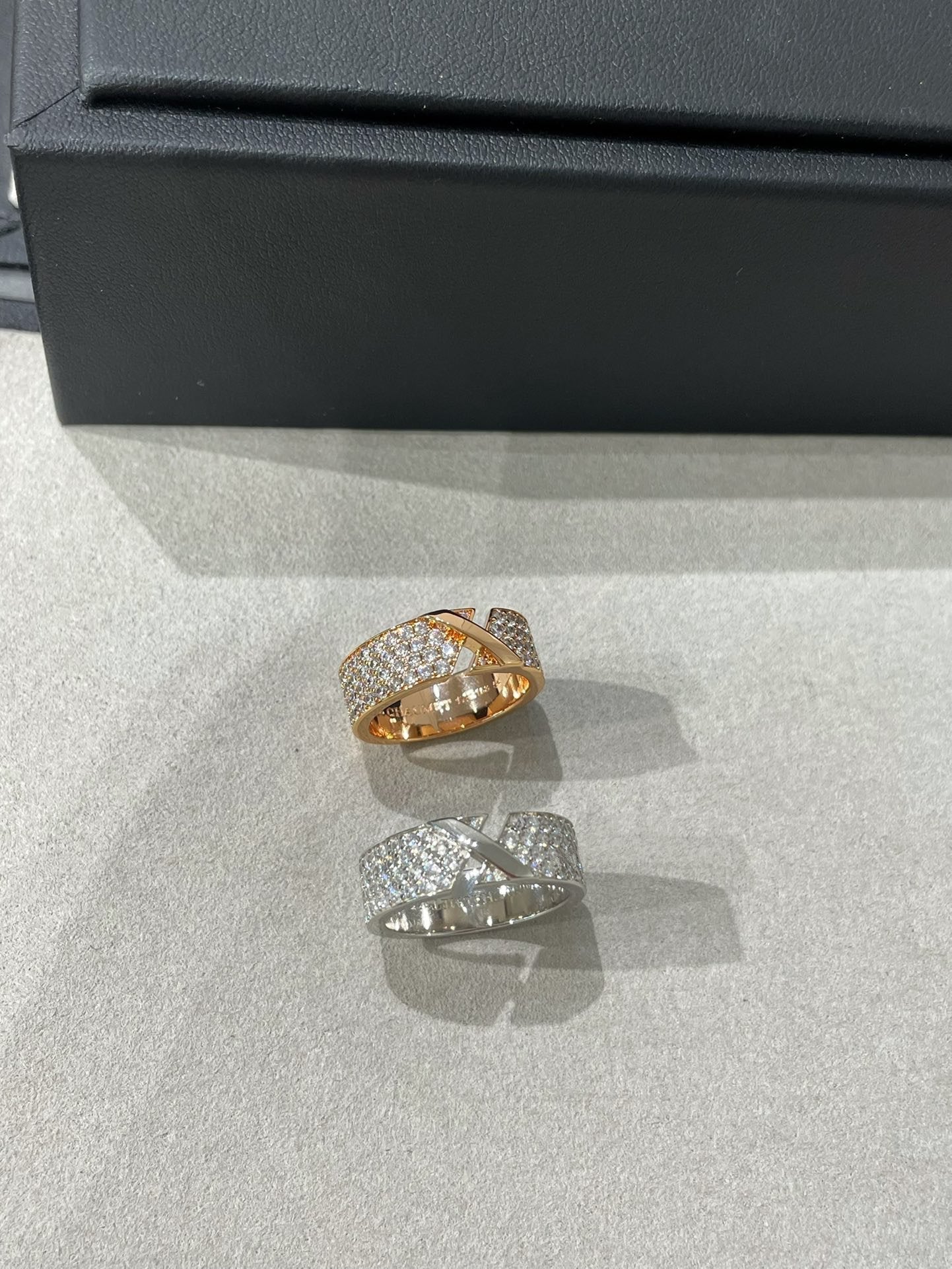[Zalyn]LIENS EVIDENCE  DIAMOND PAVED RING