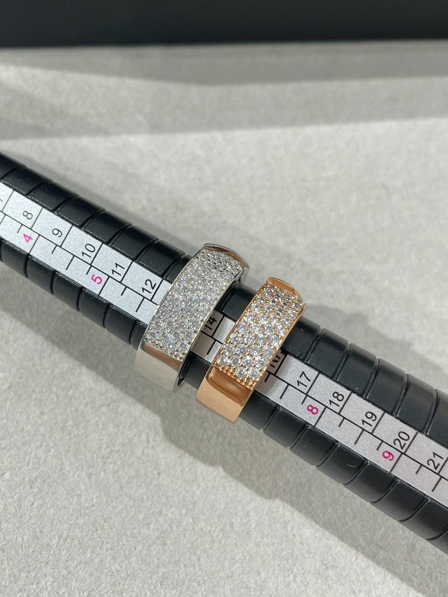 [Zalyn]LIENS EVIDENCE  DIAMOND PAVED RING