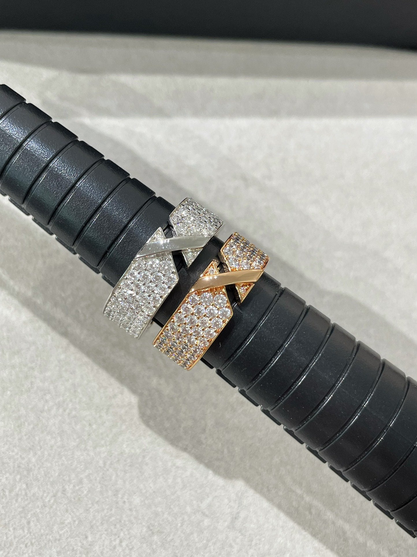 [Zalyn]LIENS EVIDENCE  DIAMOND PAVED RING