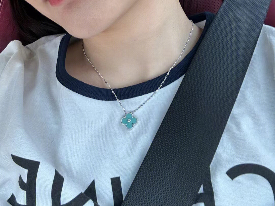 [Zalyn Jewelry ]CLOVER 1 DIAMOND LIGHT BLUE SILVER NECKLACE