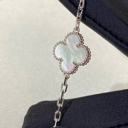[Zalyn]LUCKY CLOVER 5-MOTIF BRACELET - WHITE MOTHER-OF-PEARL COLLECTION