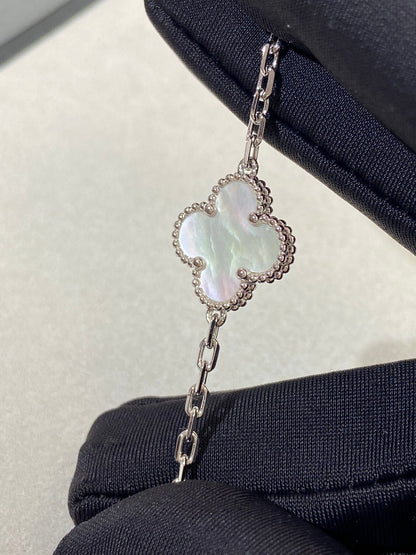 [Zalyn Jewelry ]CLOVER WHITE PEARL MOP 5 MOTIF BRACELET COLLECTION