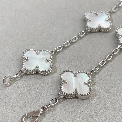 [Zalyn]LUCKY CLOVER 5-MOTIF BRACELET - WHITE MOTHER-OF-PEARL COLLECTION