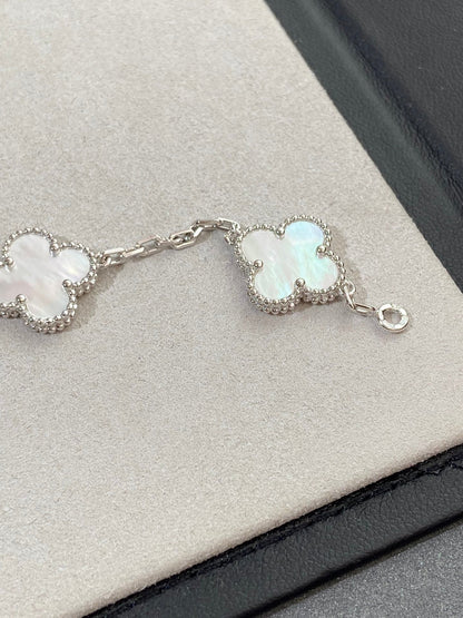 [Zalyn Jewelry ]CLOVER WHITE PEARL MOP 5 MOTIF BRACELET COLLECTION