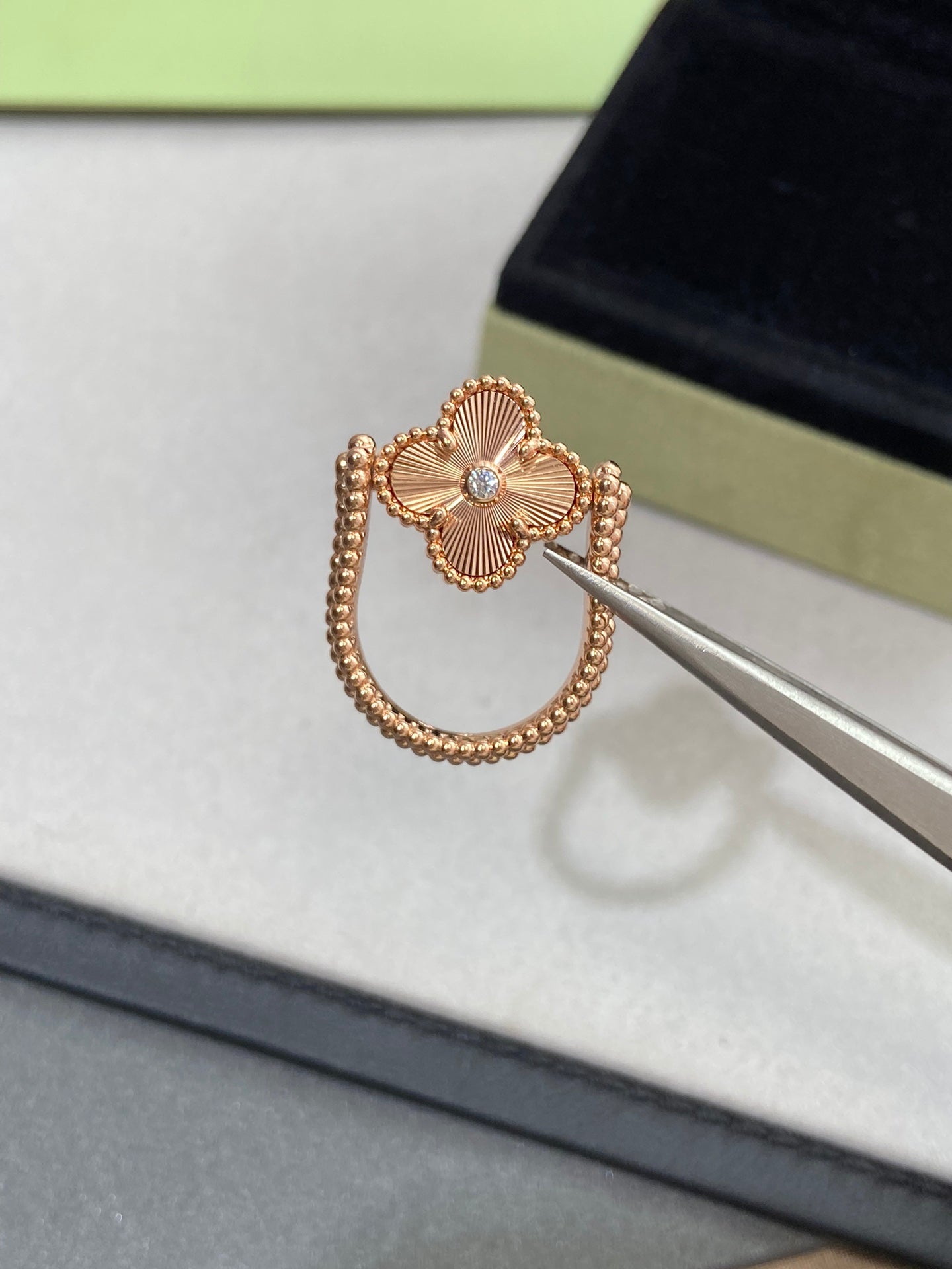 [Zalyn]LUCKY CLOVER GOLD REVERSIBLE RING
