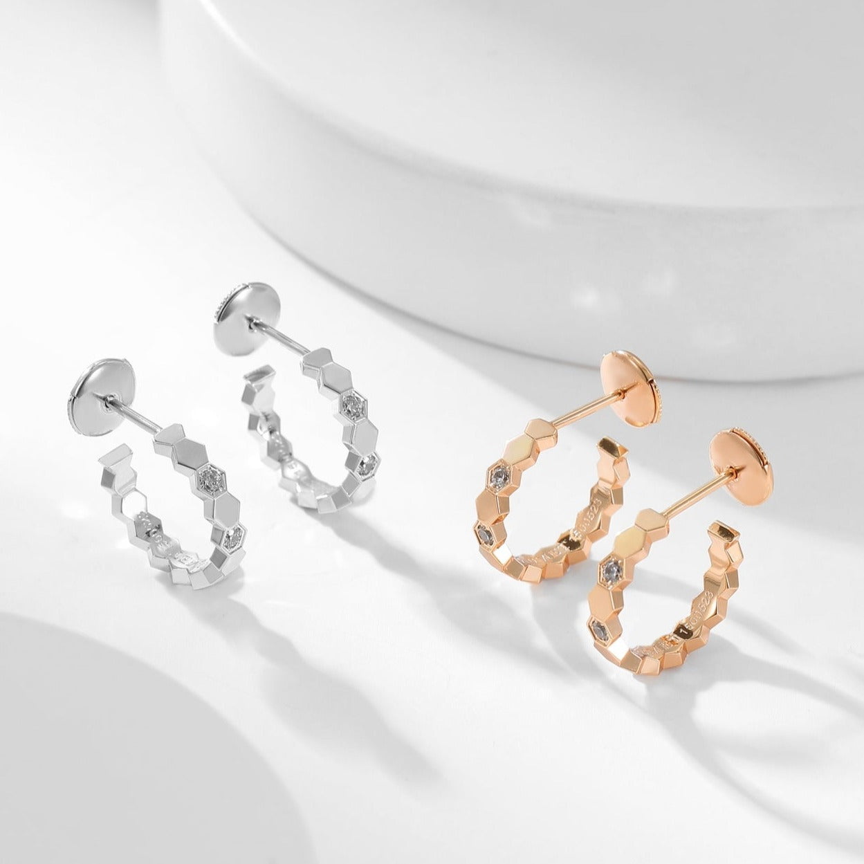 [Zalyn]BEE LOVE DIAMOND HOOP EARRINGS