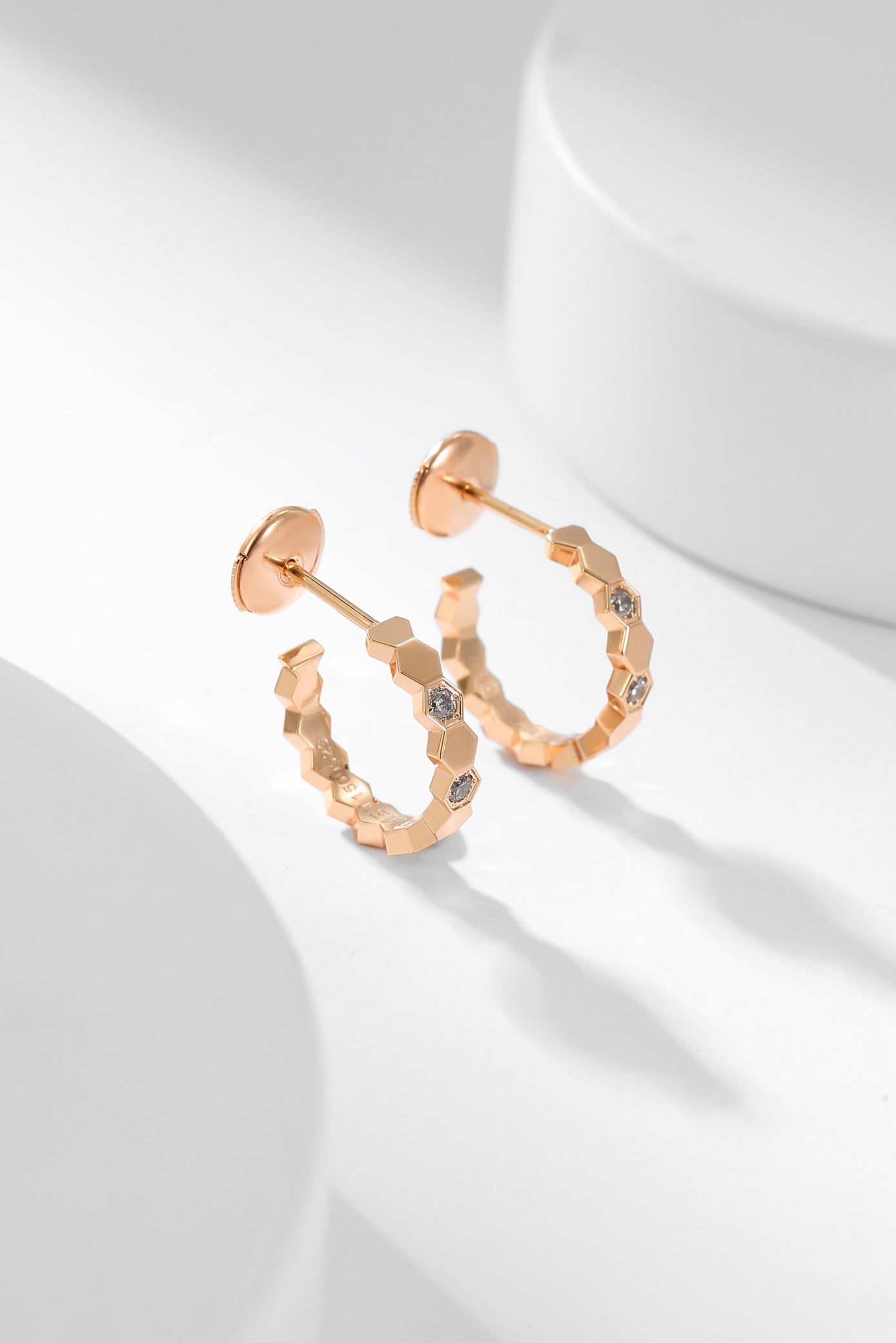 [Zalyn]BEE LOVE DIAMOND HOOP EARRINGS