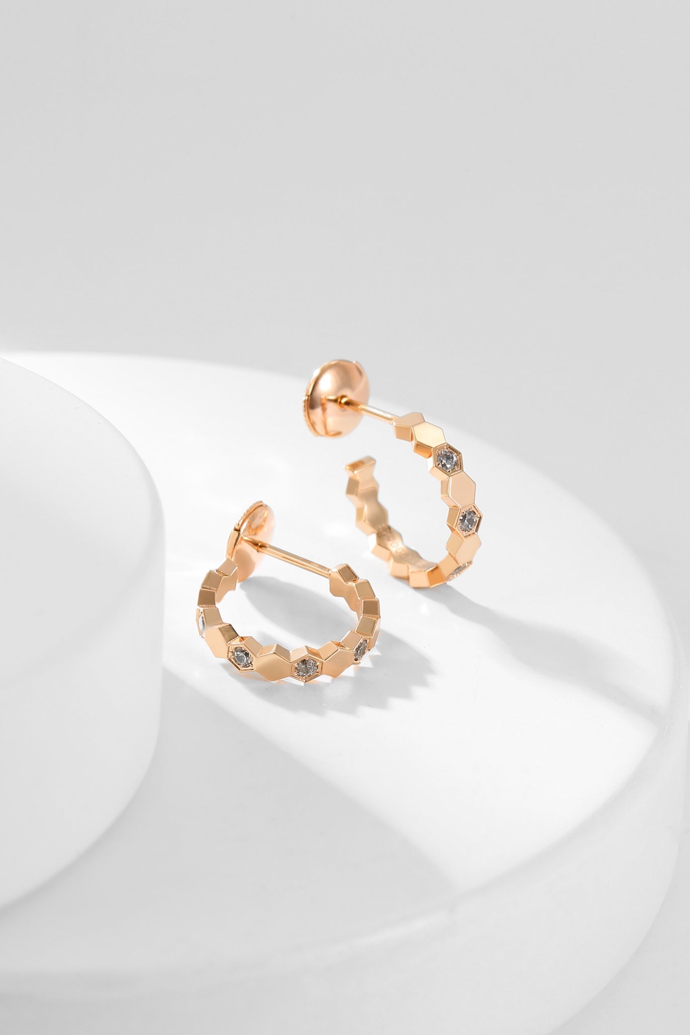 [Zalyn]BEE LOVE DIAMOND HOOP EARRINGS