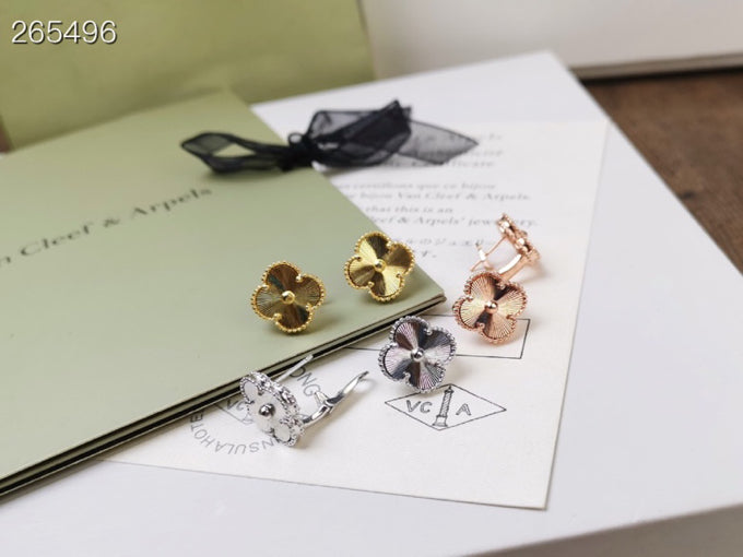 [Zalyn Jewelry ]CLOVER MEDIUM STUD EARRINGS