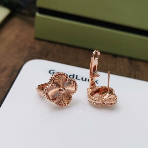 [Zalyn Jewelry ]CLOVER MEDIUM STUD EARRINGS
