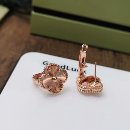 [Zalyn Jewelry ]CLOVER MEDIUM STUD EARRINGS
