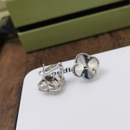 [Zalyn Jewelry ]CLOVER MEDIUM STUD EARRINGS
