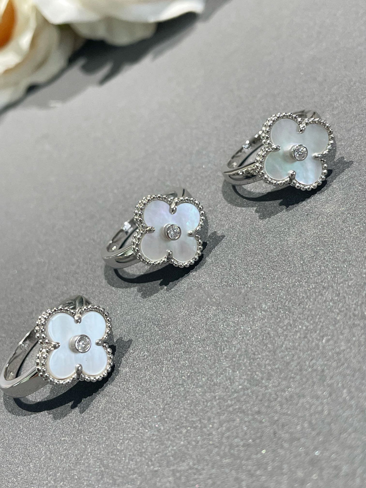 [Zalyn Jewelry ]CLOVER SILVER MOP DIAMOND RING