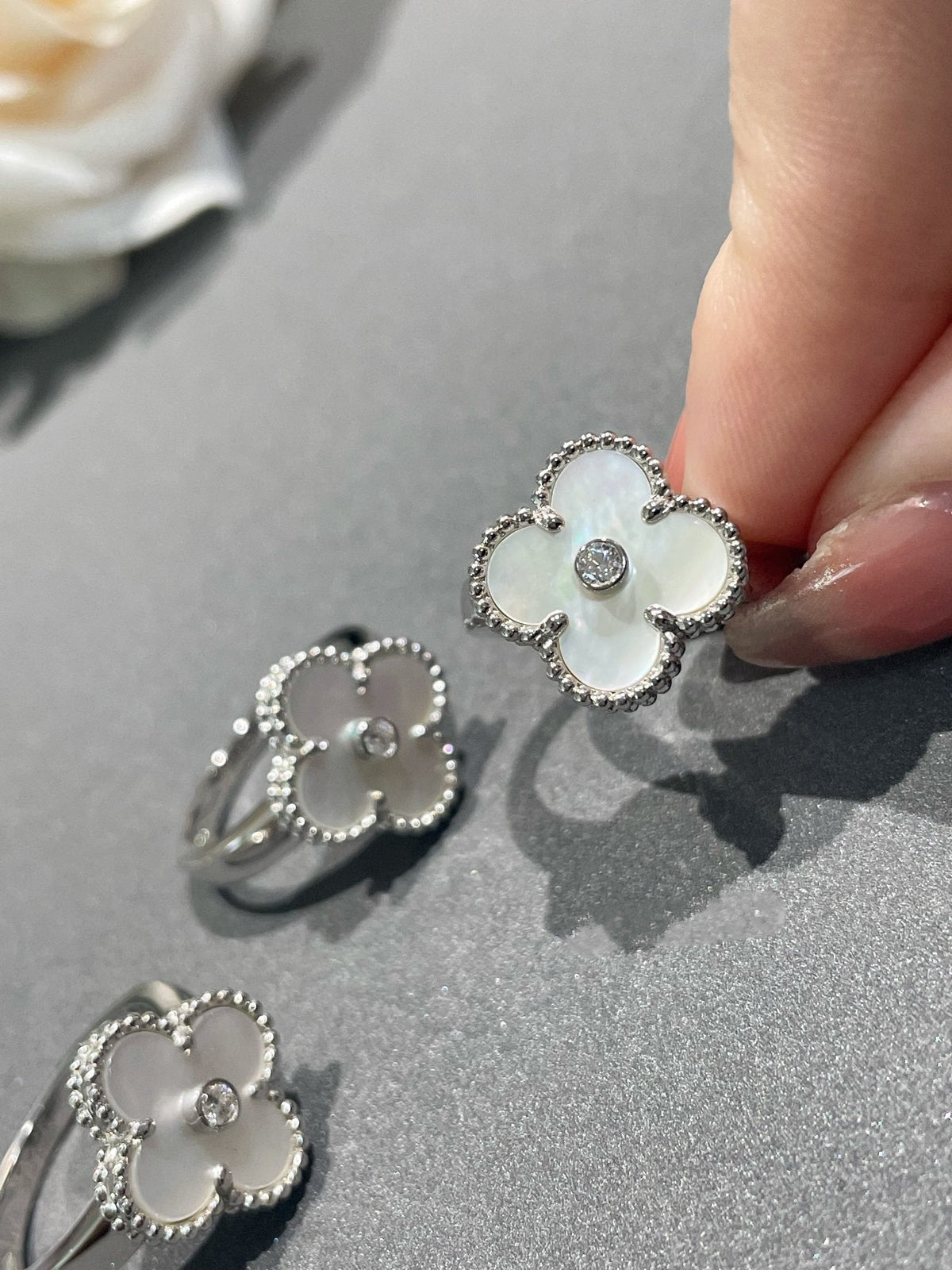 [Zalyn Jewelry ]CLOVER SILVER MOP DIAMOND RING