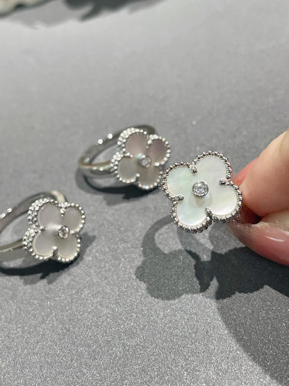 [Zalyn Jewelry ]CLOVER SILVER MOP DIAMOND RING