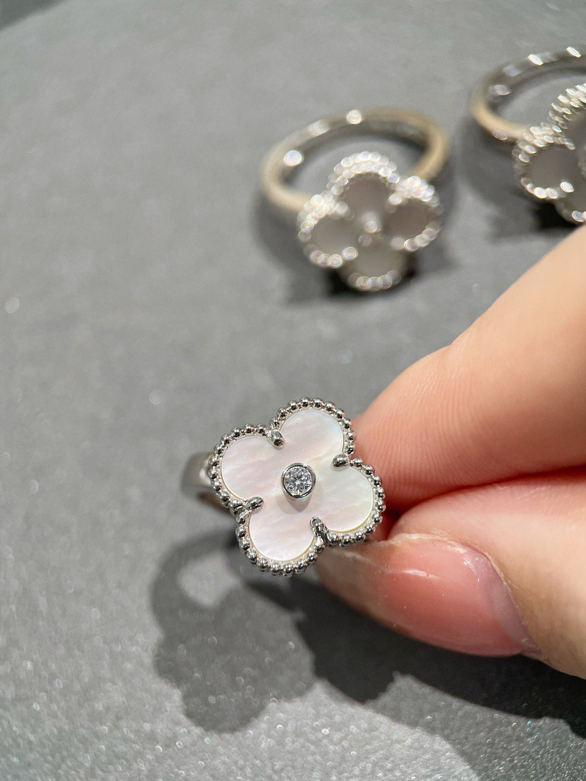 [Zalyn Jewelry ]CLOVER SILVER MOP DIAMOND RING