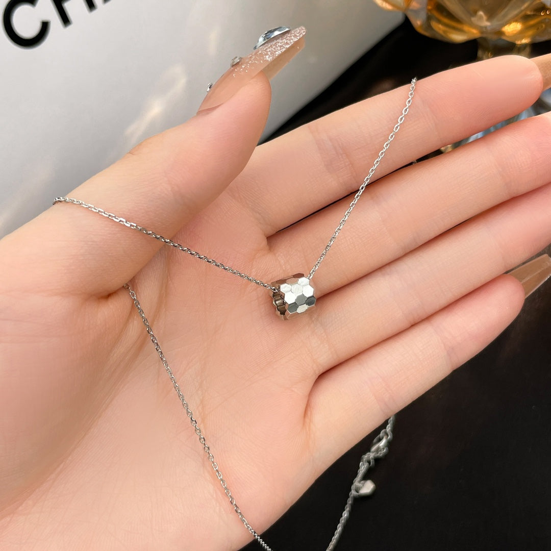 [Zalyn]BEE MINI NECKLACE