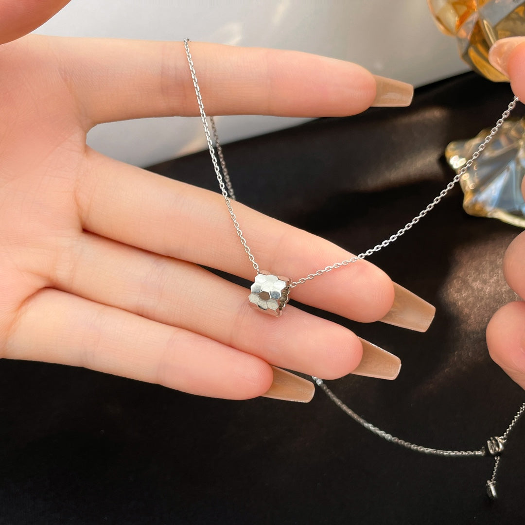 [Zalyn]BEE MINI NECKLACE