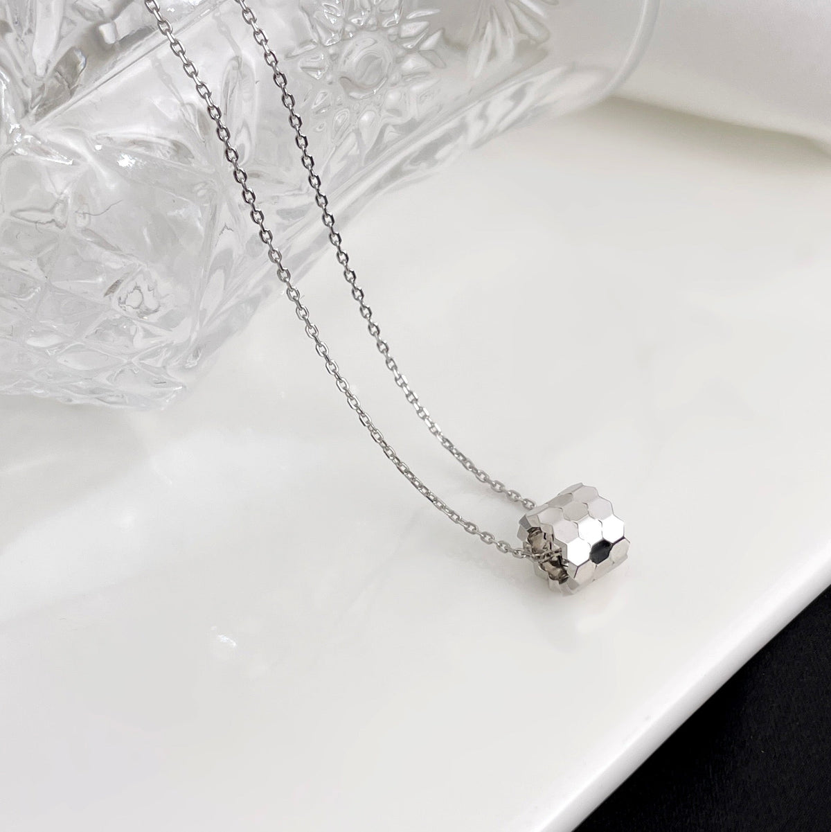[Zalyn Jewelry ]BEE MINI NECKLACE