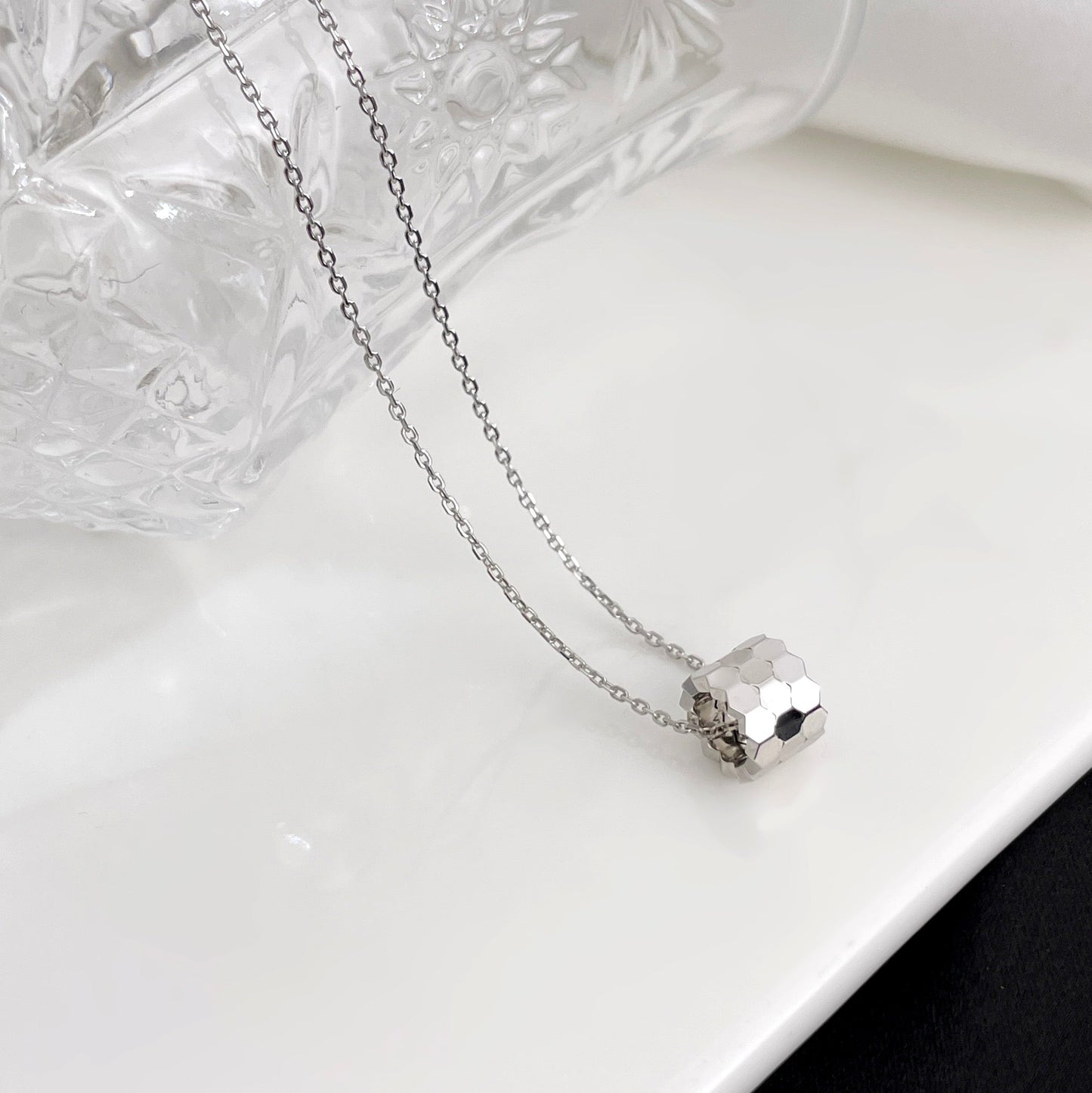 [Zalyn]BEE MINI NECKLACE