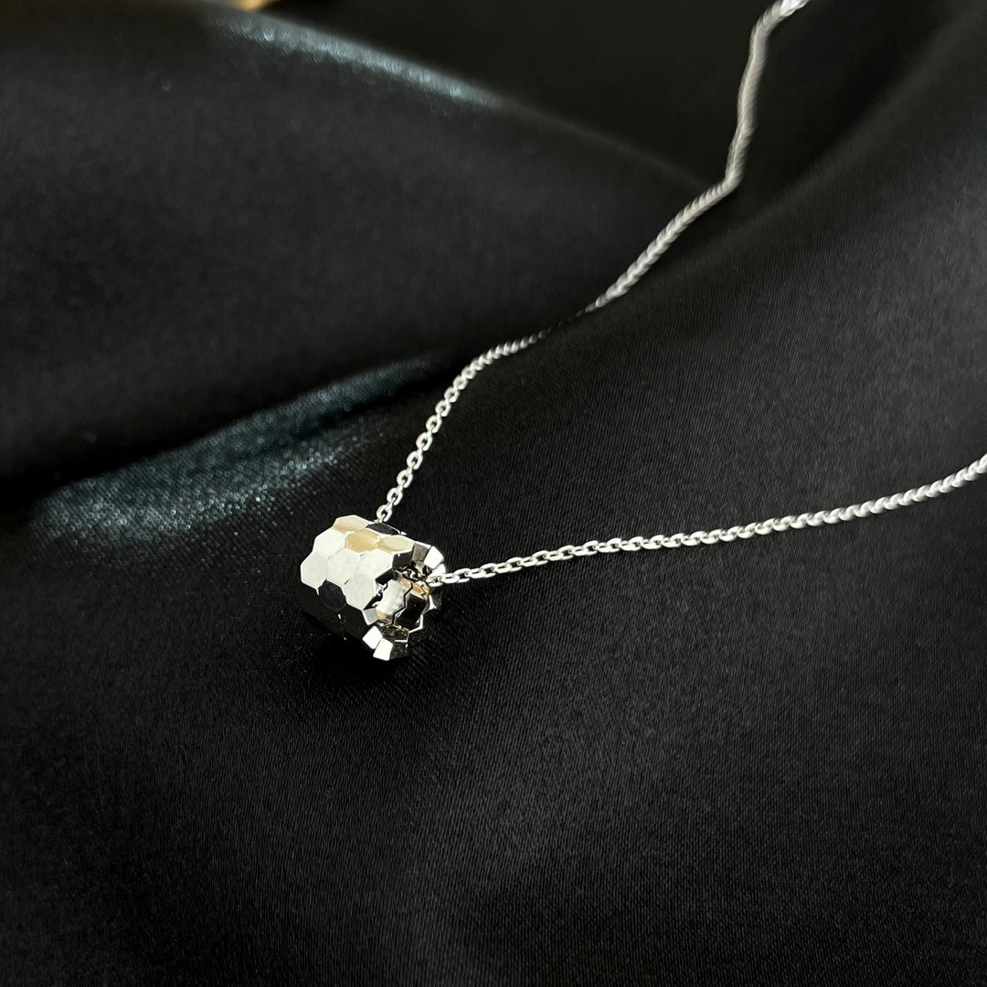 [Zalyn]BEE MINI NECKLACE