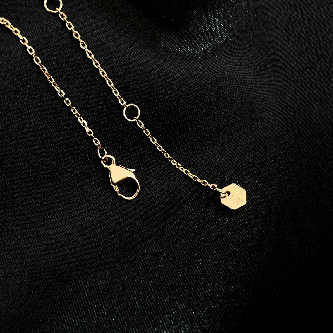 [Zalyn]BEE MINI NECKLACE