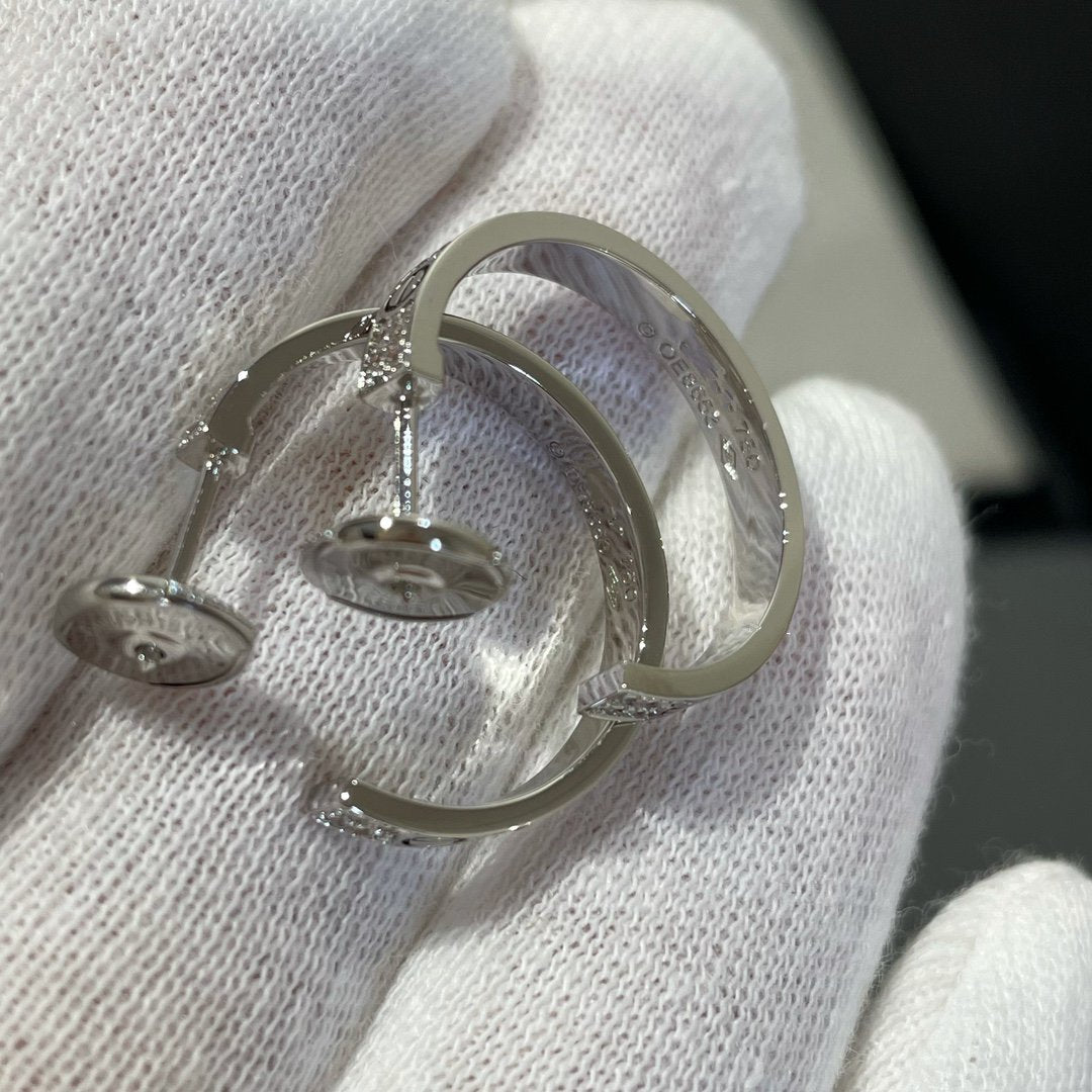 [Zalyn Jewelry ]LOVE DIAMOND SILVER HOOP EARRINGS