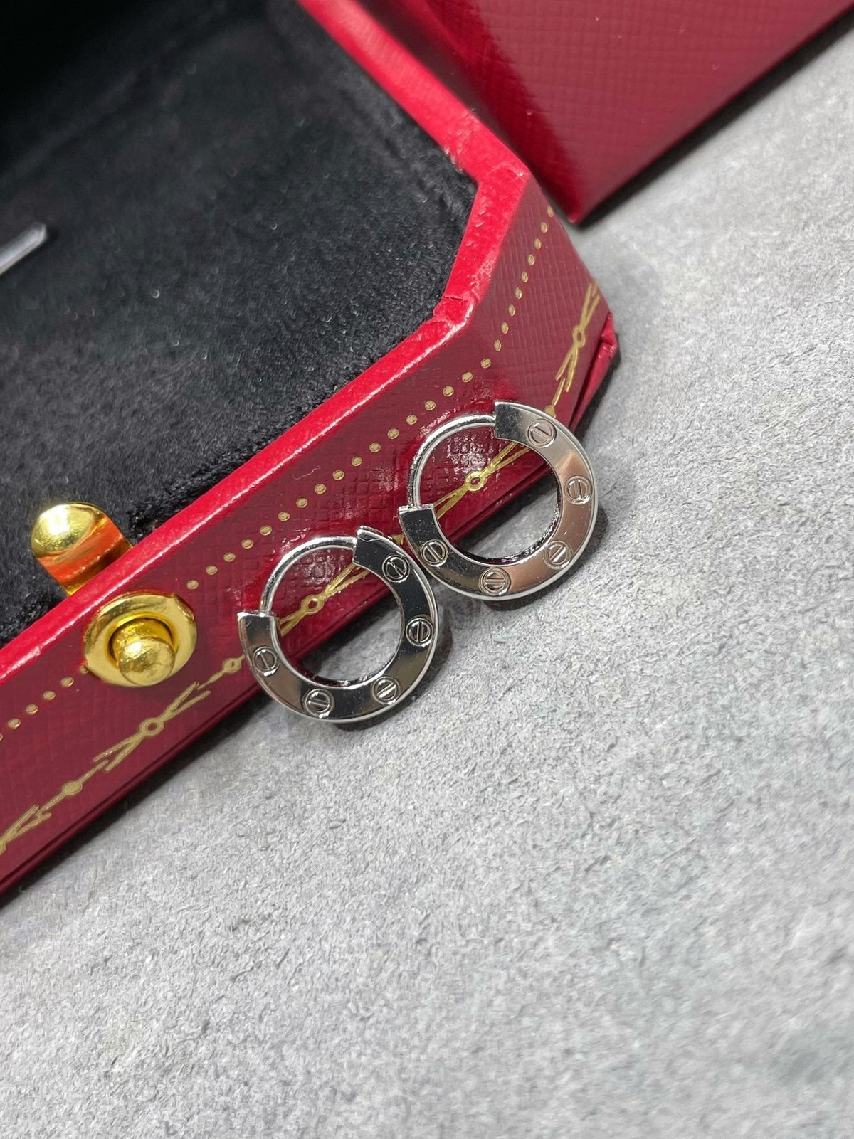 [Zalyn Jewelry ]LOVE MINI EARRINGS