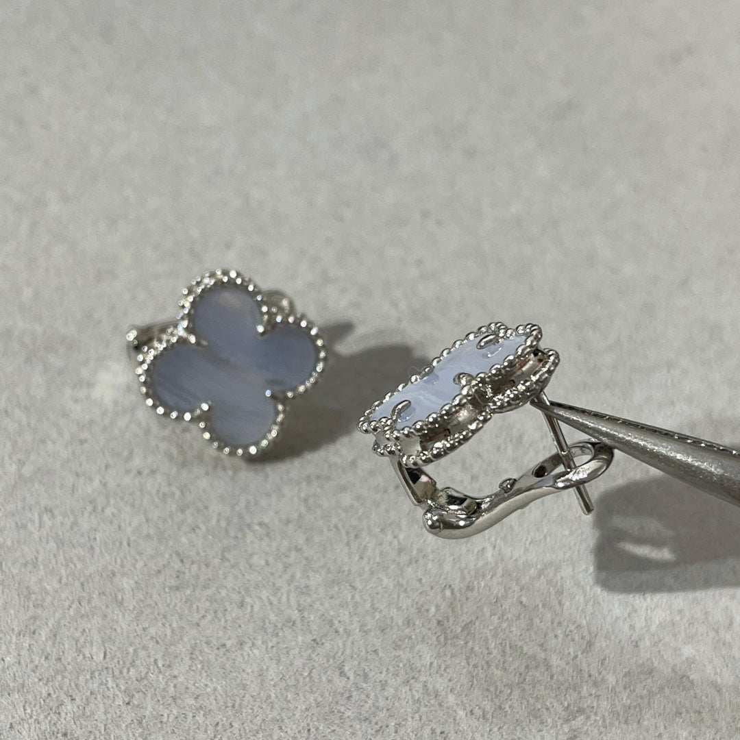 [Zalyn Jewelry ]CLOVER CHALCEDONY SILVER STUD EARRINGS