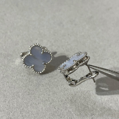 [Zalyn Jewelry ]CLOVER CHALCEDONY SILVER STUD EARRINGS