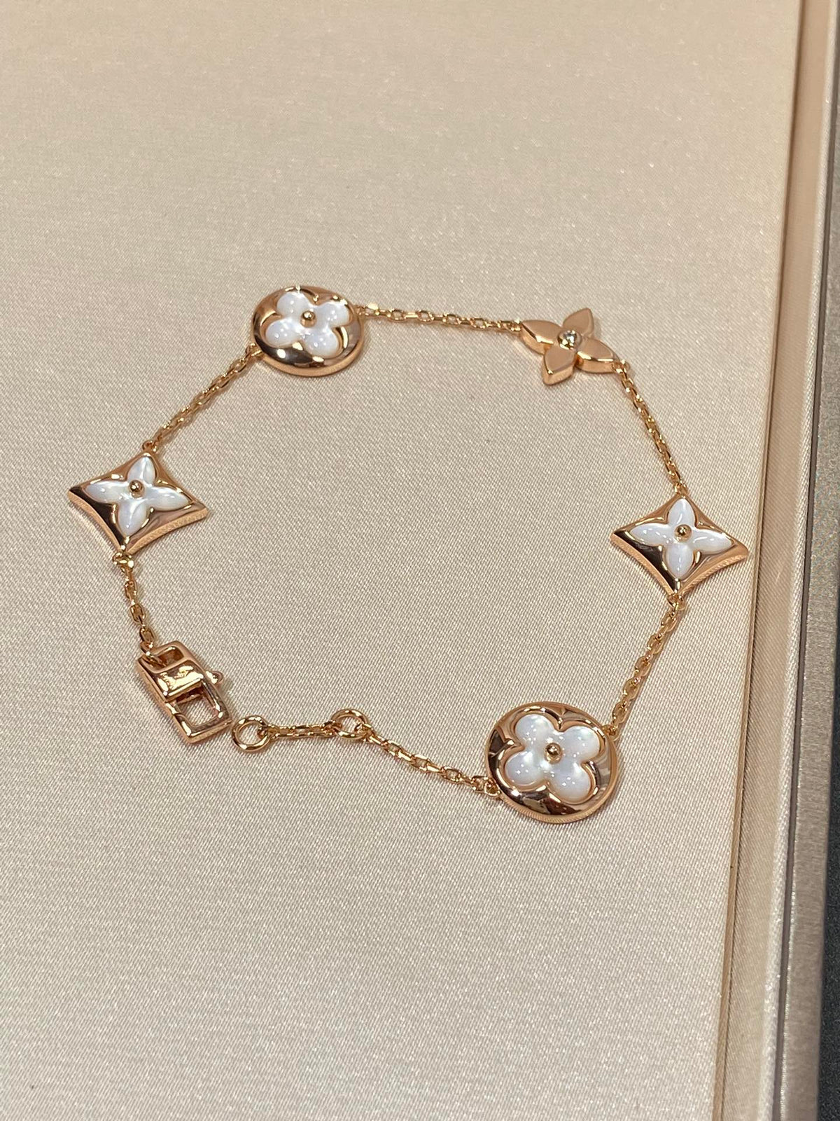 [Zalyn Jewelry ]STAR AND SUN 5 MOTIF MOP PINK GOLD BRACELET