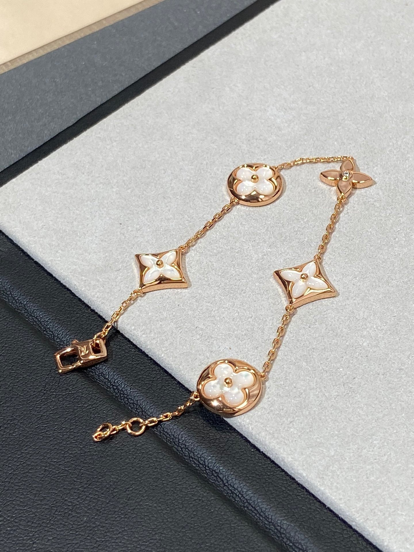 [Zalyn]STAR AND SUN 5 MOTIF MOP ROSE GOLD BRACELET
