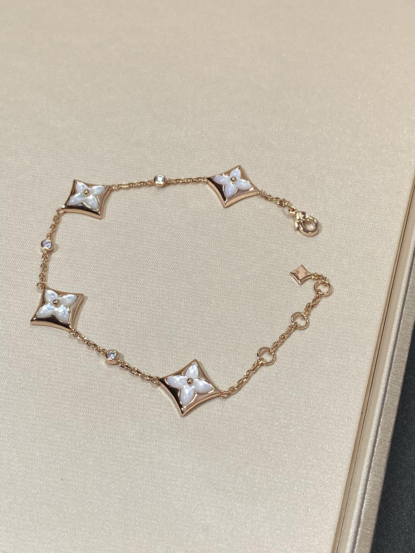 [Zalyn]STAR 4 MOTIF MOP DIAMOND ROSE GOLD BRACELET