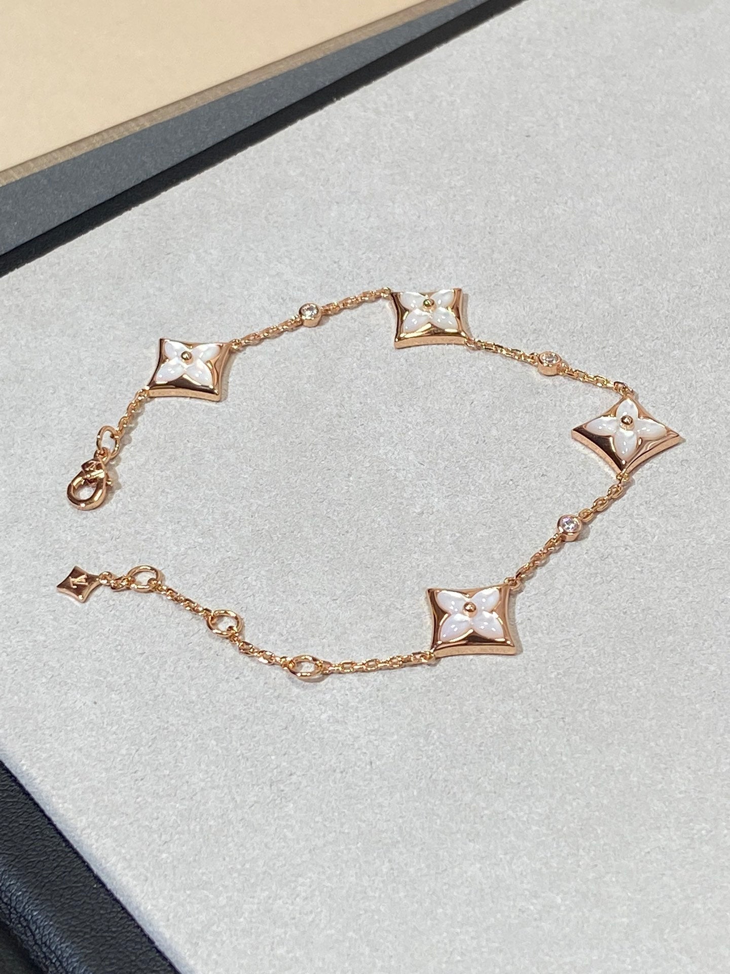 [Zalyn]STAR 4 MOTIF MOP DIAMOND ROSE GOLD BRACELET