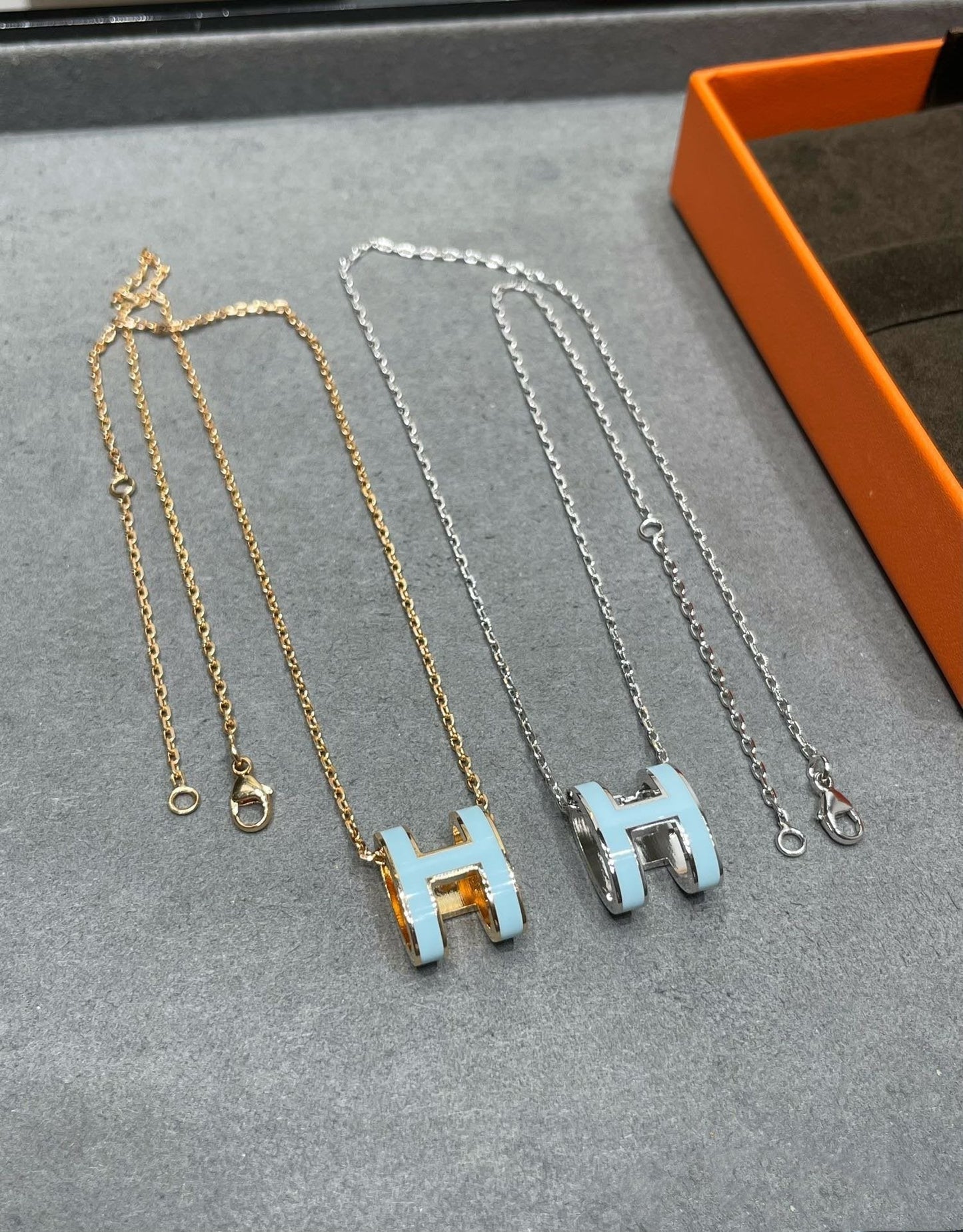 [Zalyn]POP H SKY BLUE NECKLACE