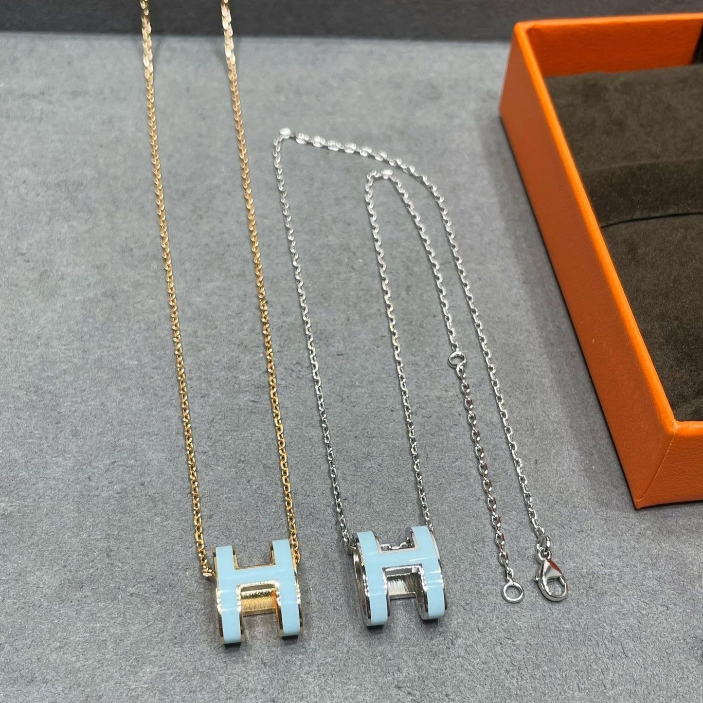 [Zalyn]POP H SKY BLUE NECKLACE