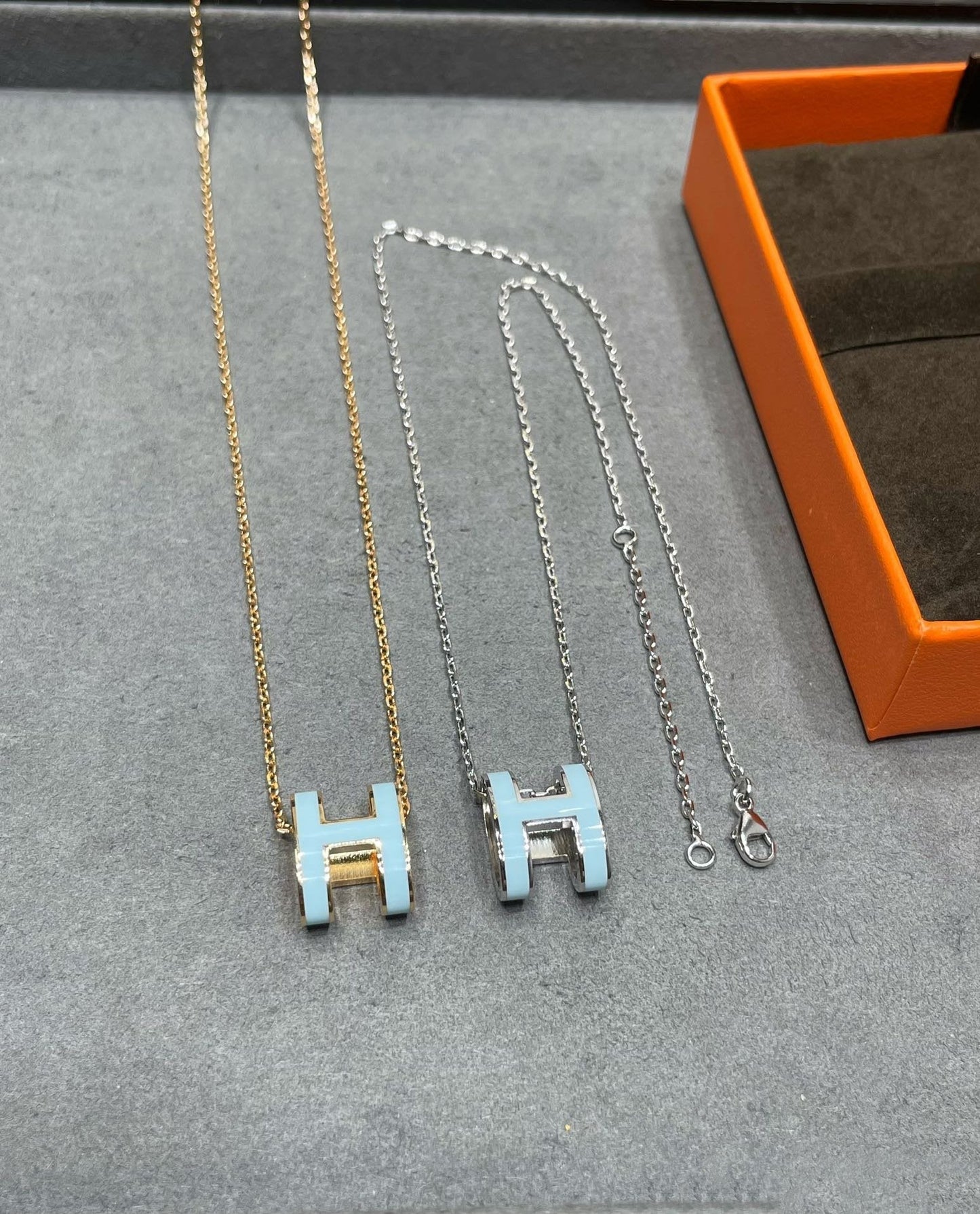 [Zalyn]POP H SKY BLUE NECKLACE