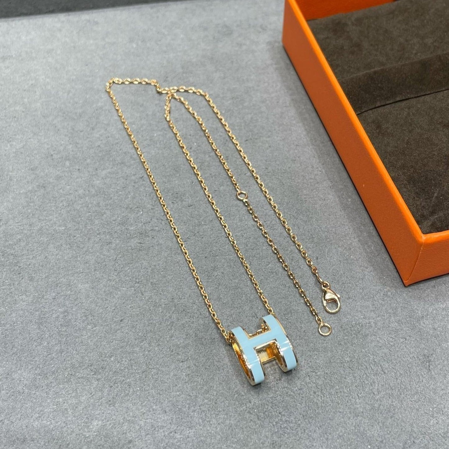 [Zalyn]POP H SKY BLUE NECKLACE