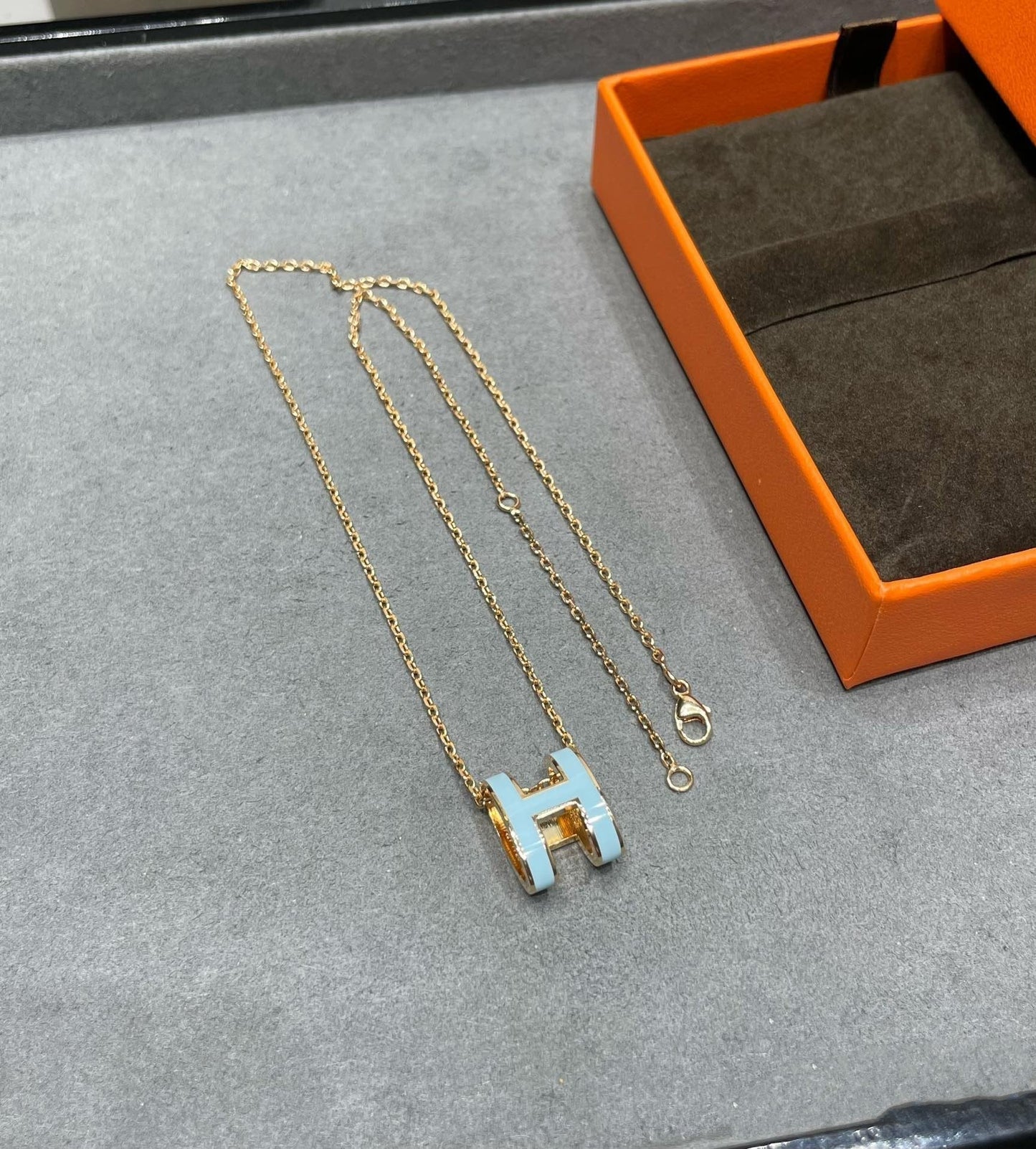 [Zalyn]POP H SKY BLUE NECKLACE