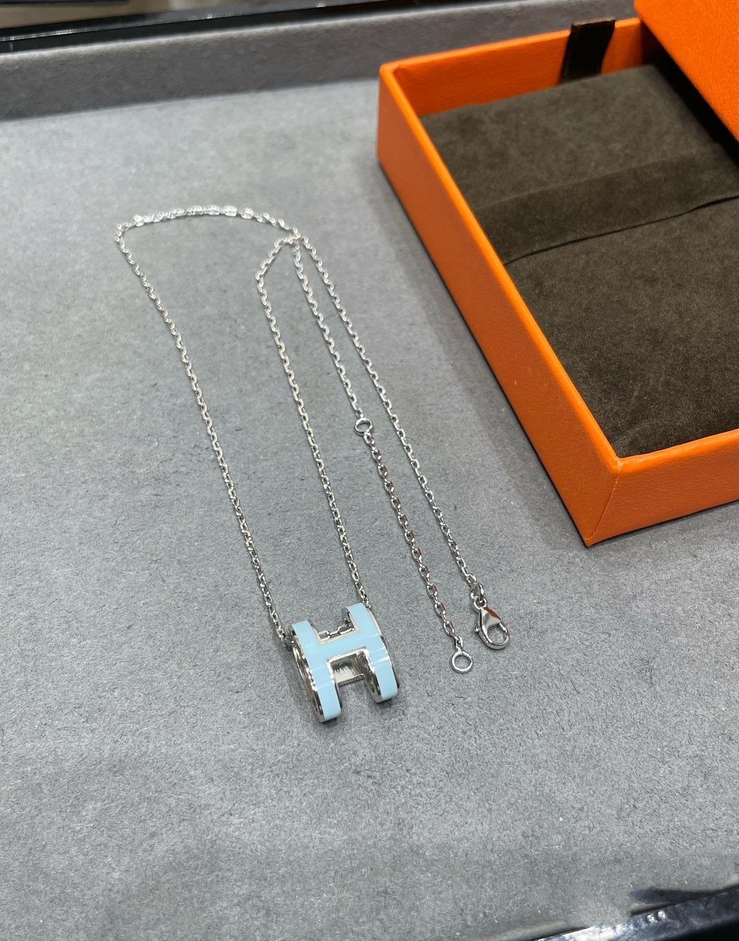 [Zalyn]POP H SKY BLUE NECKLACE