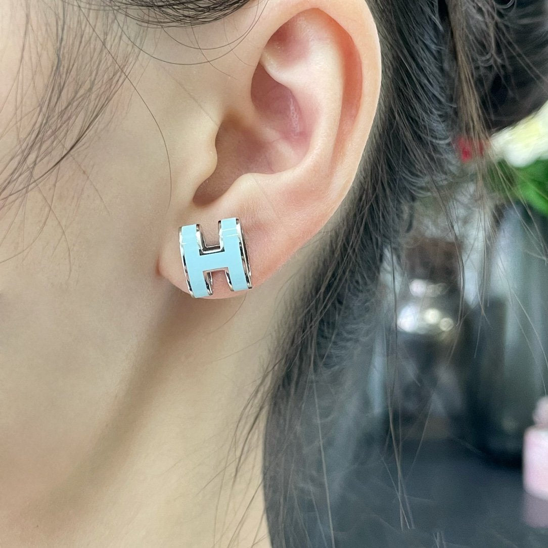 [Zalyn]POP H SKY BLUE STUD EARRINGS