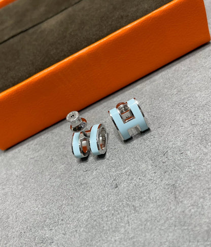 [Zalyn]POP H SKY BLUE STUD EARRINGS