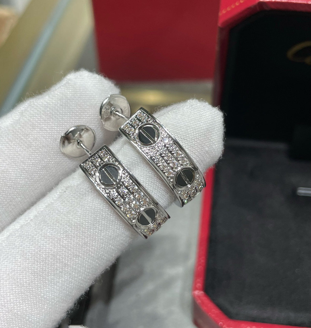[Zalyn Jewelry ]LOVE CERAMIC DIAMOND PAVED SILVER EARRINGS