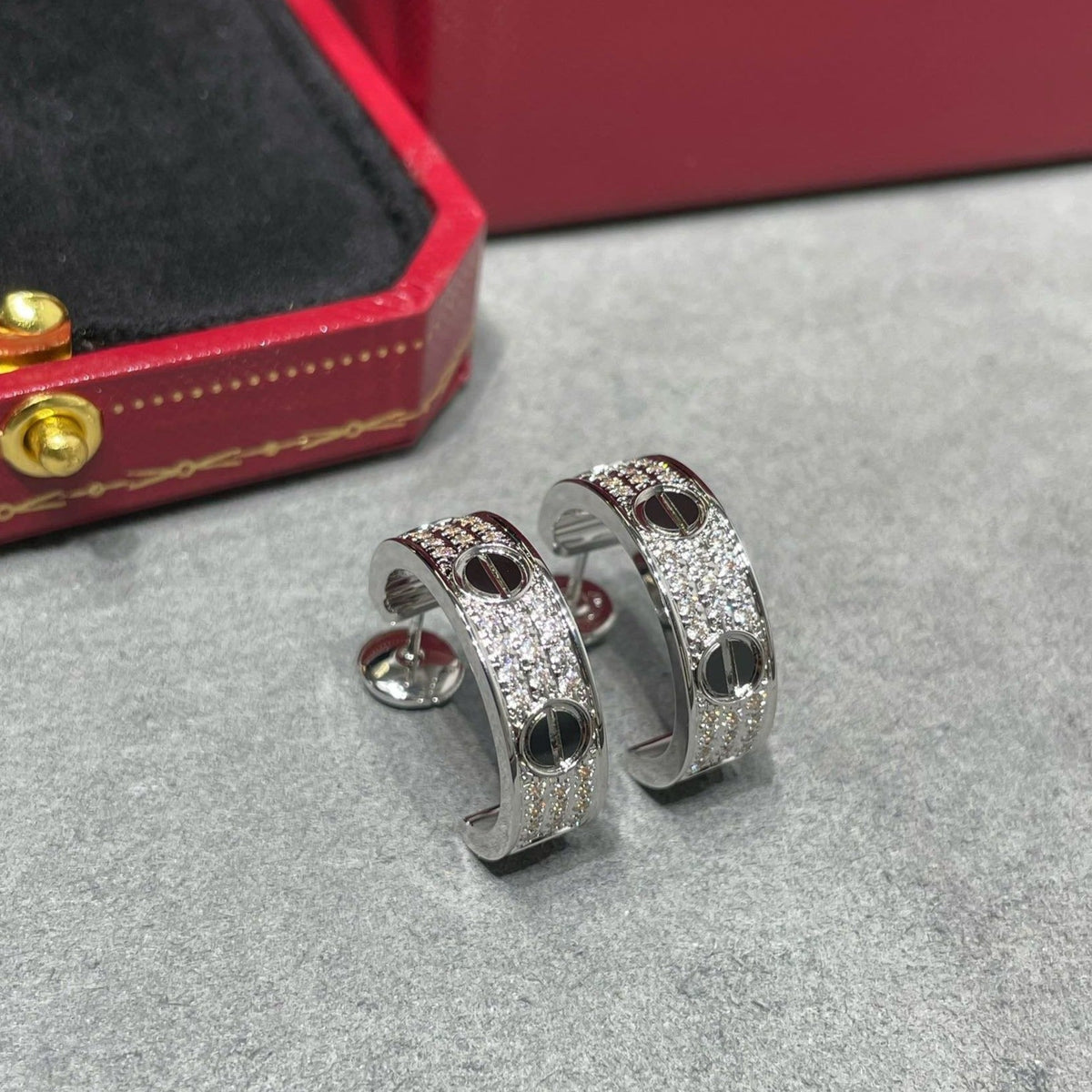 [Zalyn Jewelry ]LOVE CERAMIC DIAMOND PAVED SILVER EARRINGS