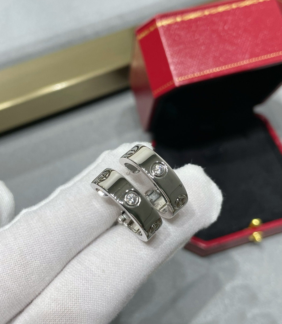 [Zalyn Jewelry ]LOVE 5.5MM 1 DIAMOND EARRINGS