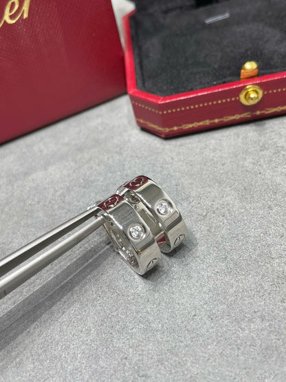 [Zalyn Jewelry ]LOVE 5.5MM 1 DIAMOND EARRINGS