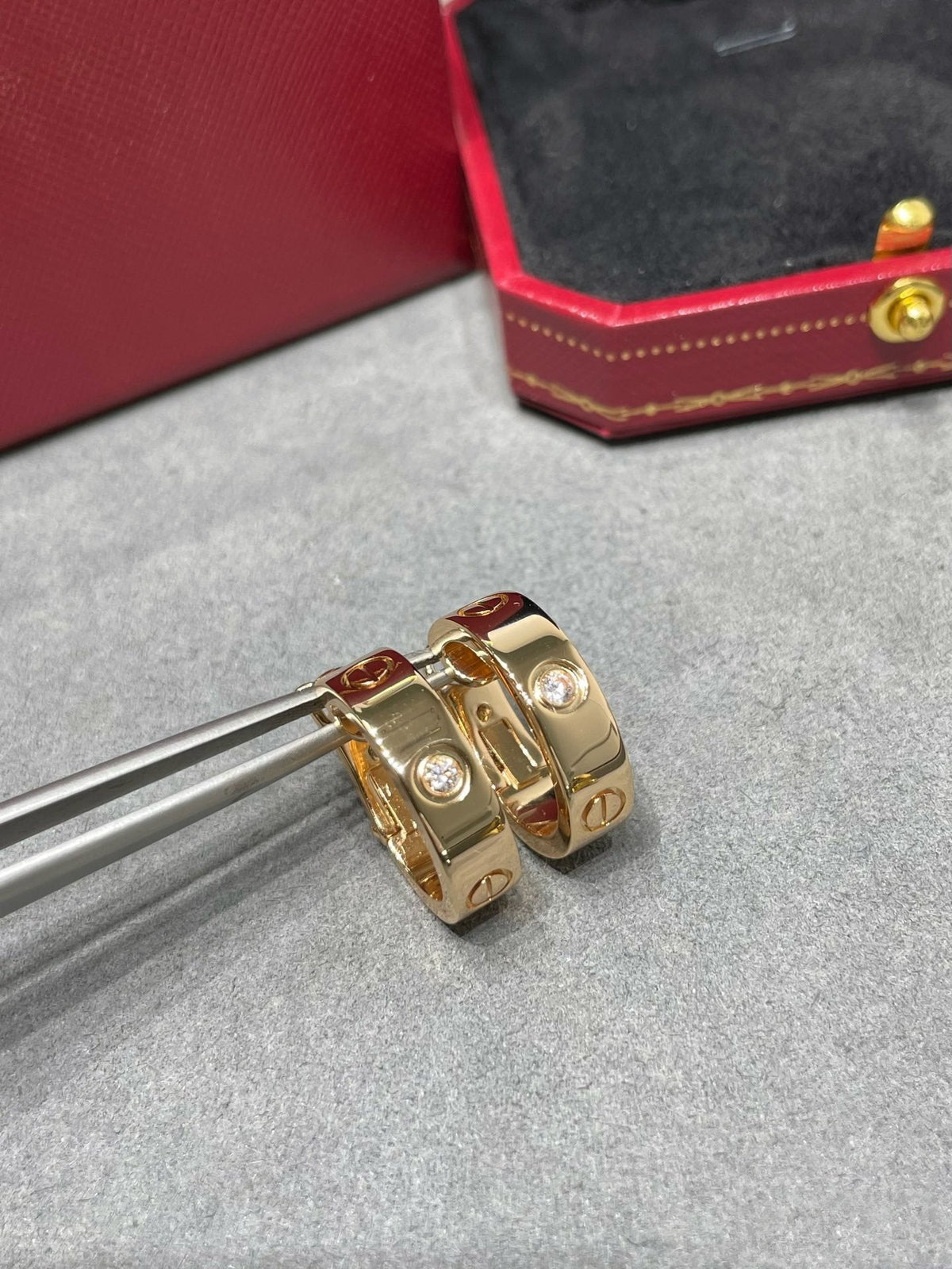 [Zalyn Jewelry ]LOVE 5.5MM 1 DIAMOND EARRINGS