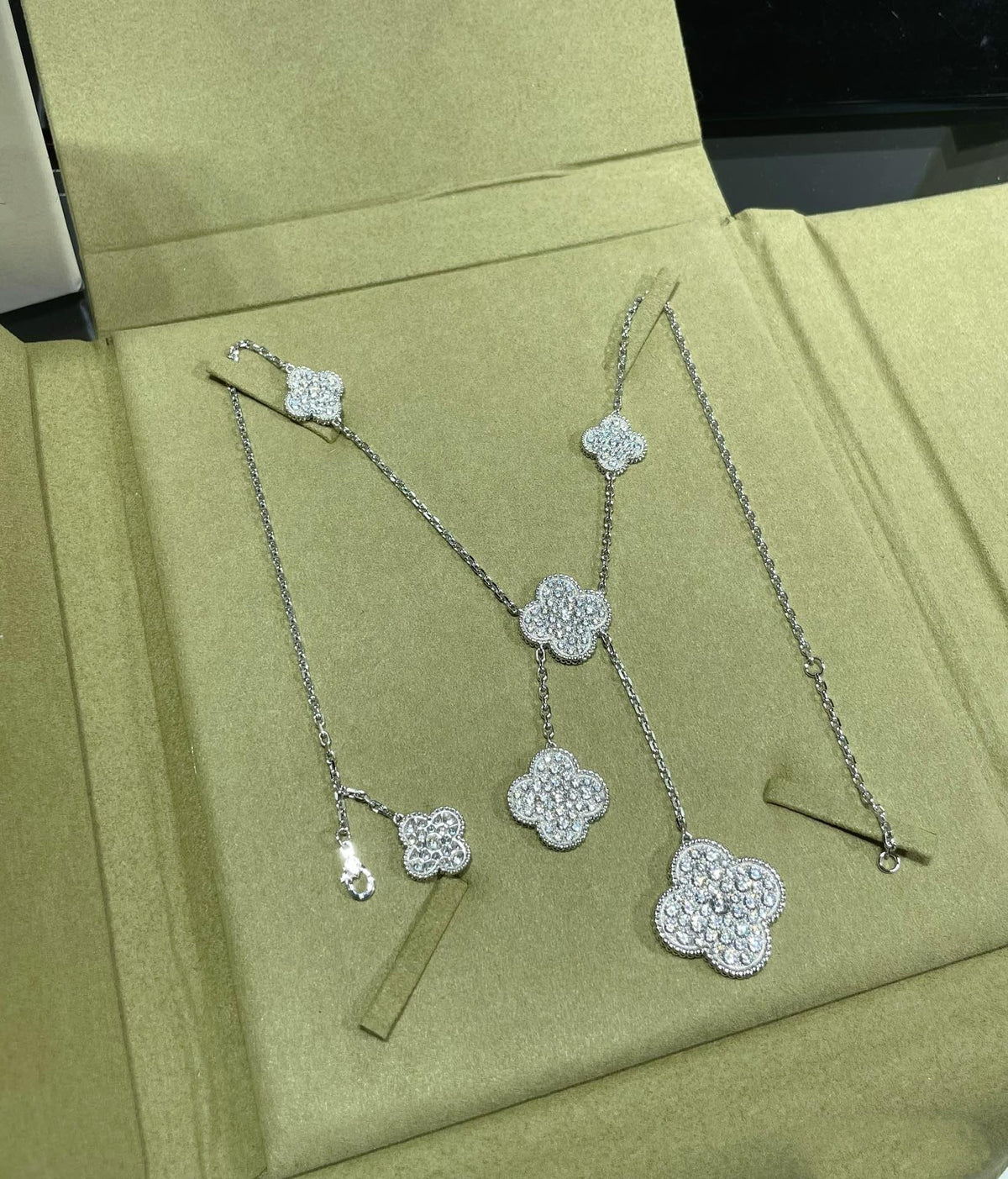 [Zalyn Jewelry ]CLOVER 6 MOTIF DIAMOND PAVED NECKLACE