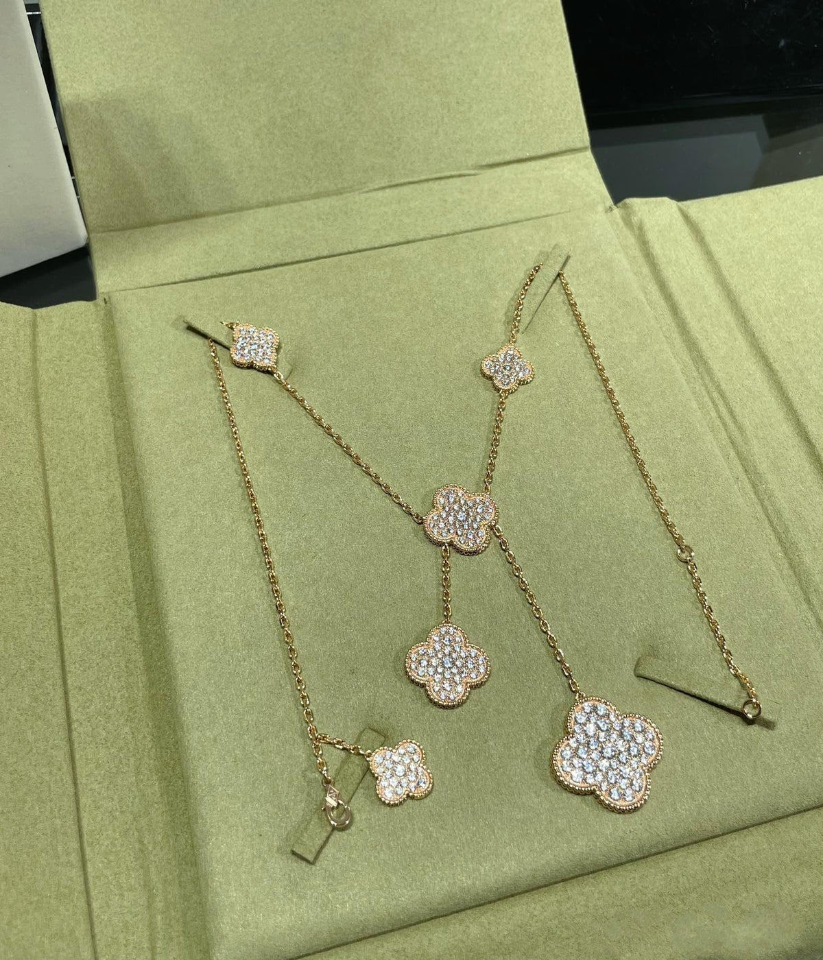[Zalyn Jewelry ]CLOVER 6 MOTIF DIAMOND PAVED NECKLACE